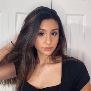 Meet your Posher, Mia